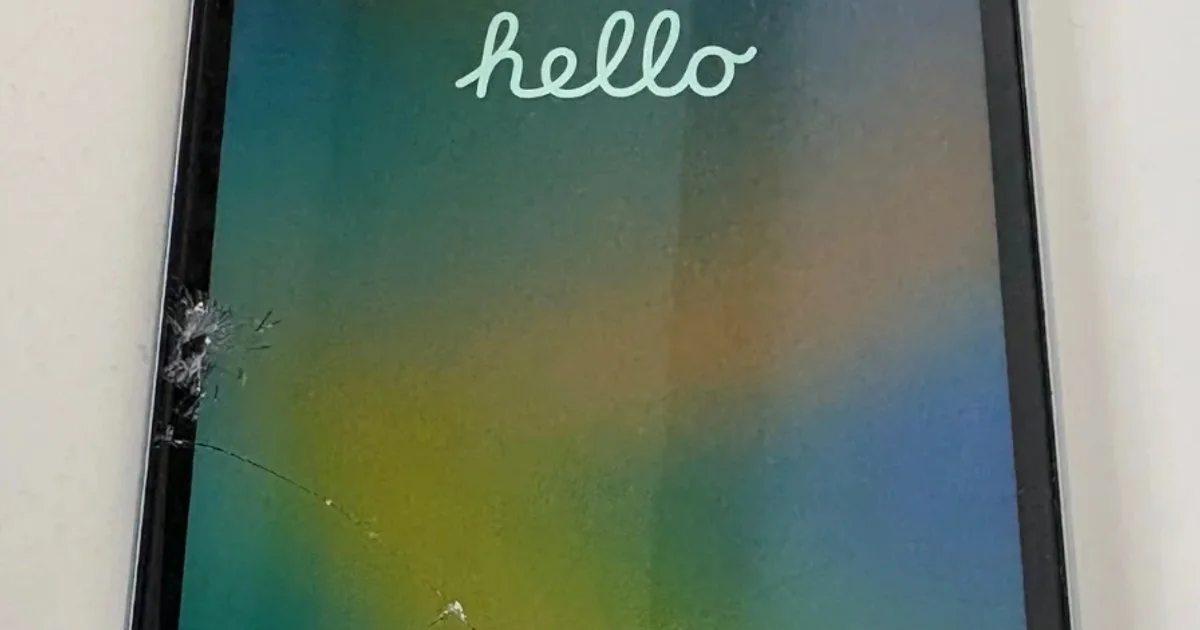 Apple iPhone 8 Plus Silver - Cracked Screen