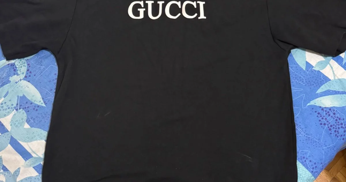 black t shirt 