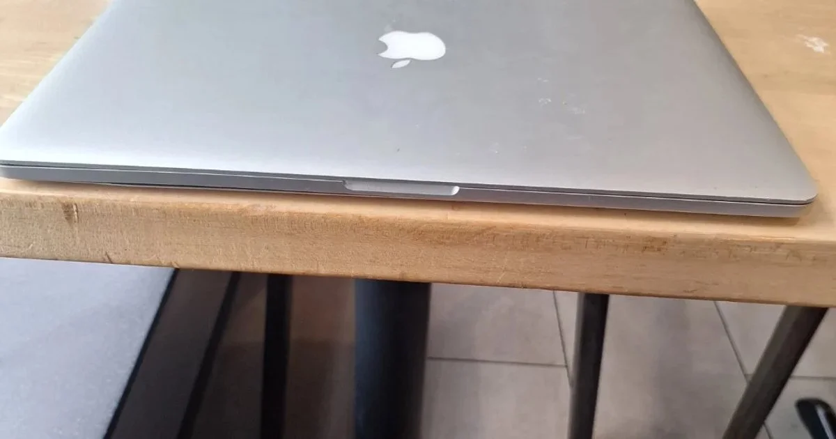 Apple MacBook Pro 15" Retina A1398 Laptop use it for strictly for parts or swap the broken screen its good to go