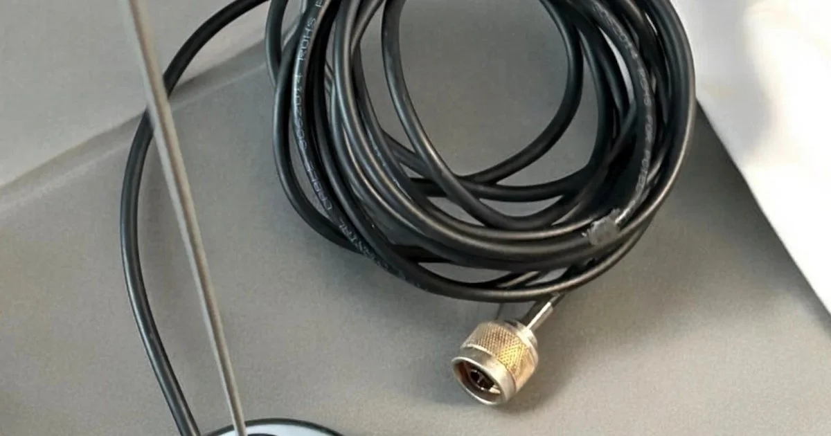 Radio Antenna w/ Magnetic Mount  &  Cable